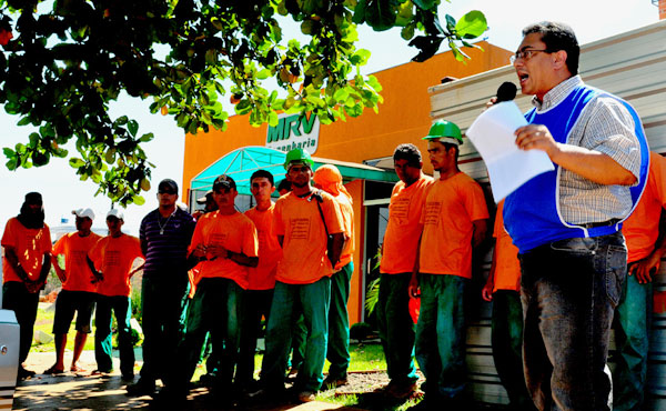 Trabalhadores protestam em obra da MRV em Londrina
